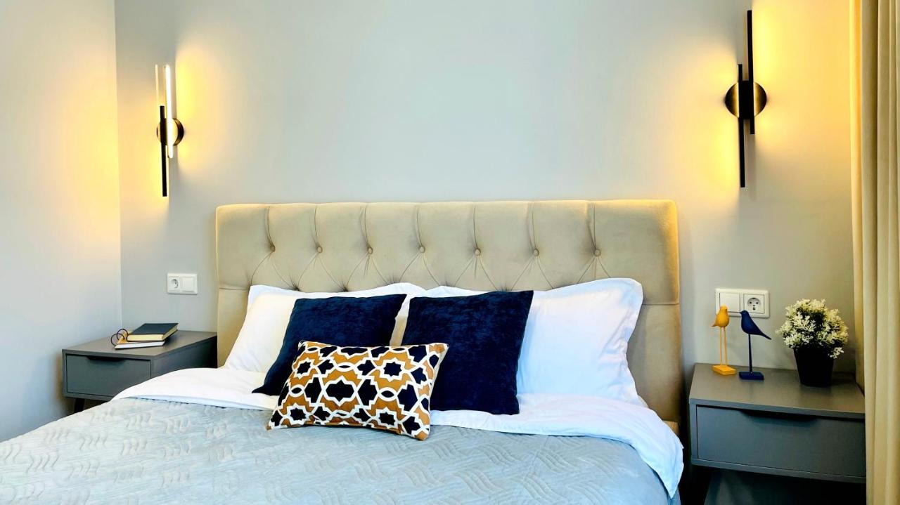 Уютная Стильная Квартира Возле Центрального Парка Горького! Apartment Almaty Bagian luar foto