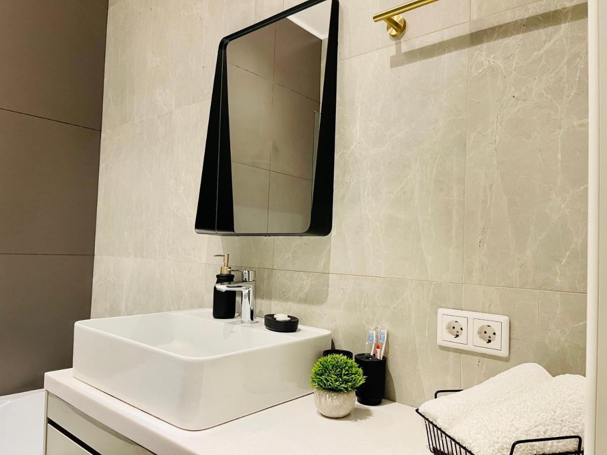 Уютная Стильная Квартира Возле Центрального Парка Горького! Apartment Almaty Bagian luar foto